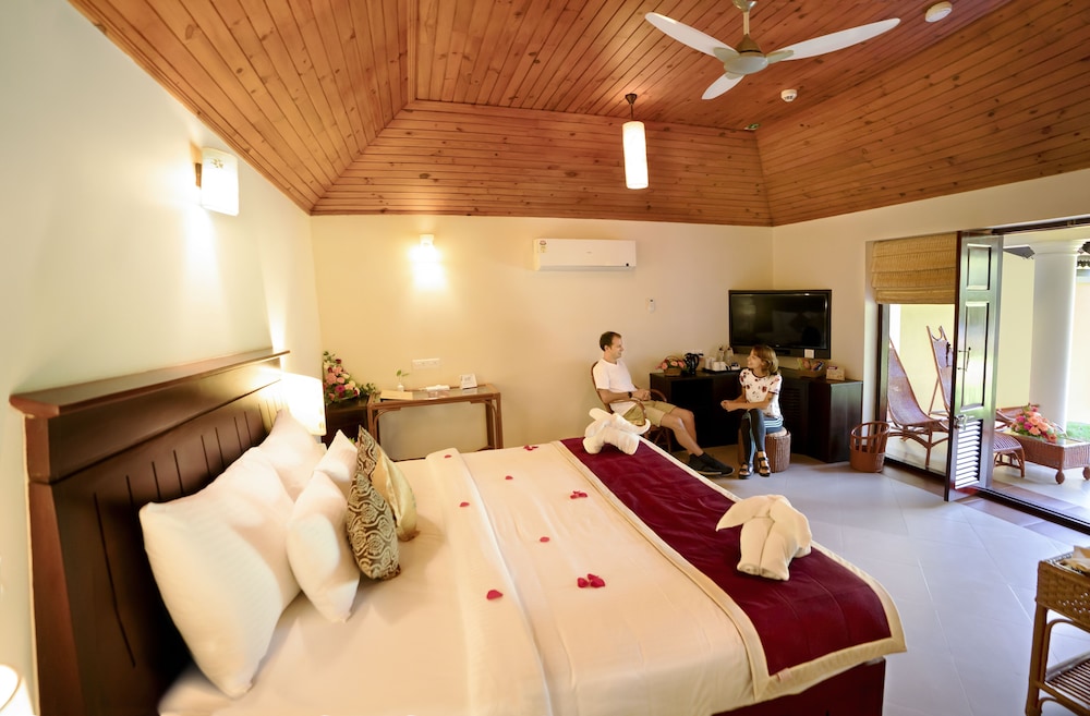 Deluxe Suite, 1 King Bed photo 3