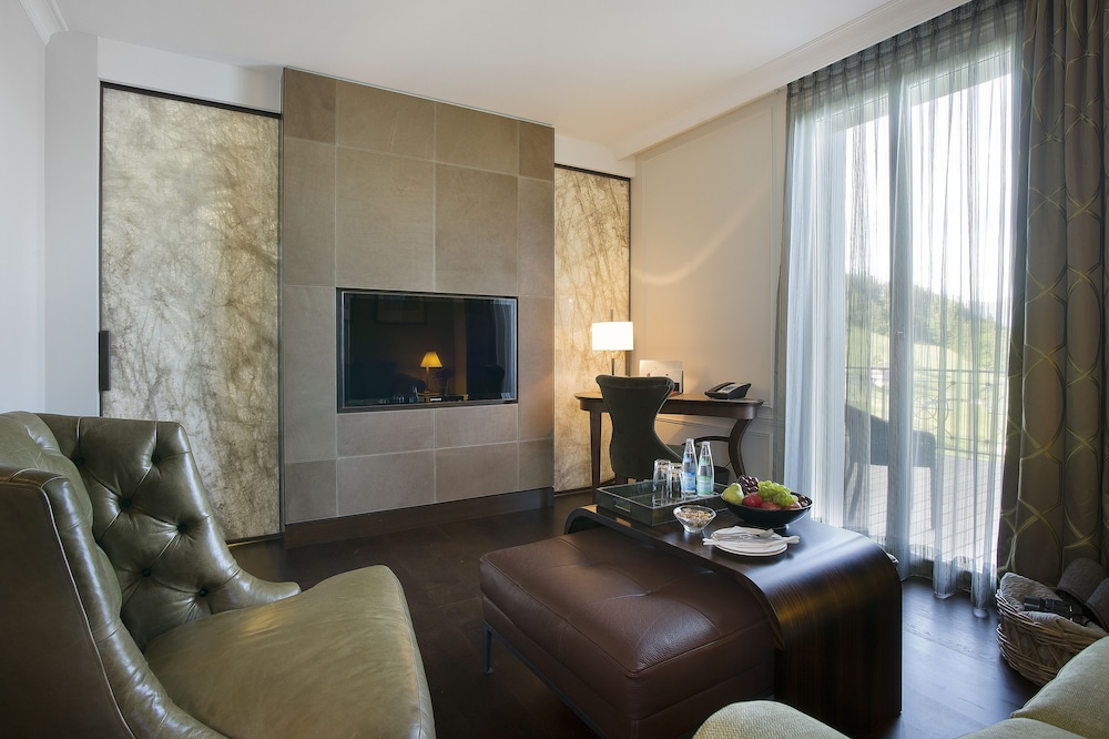 Deluxe Suite, 1 King Bed with Sofa bed, Patio, Lake View photo 3