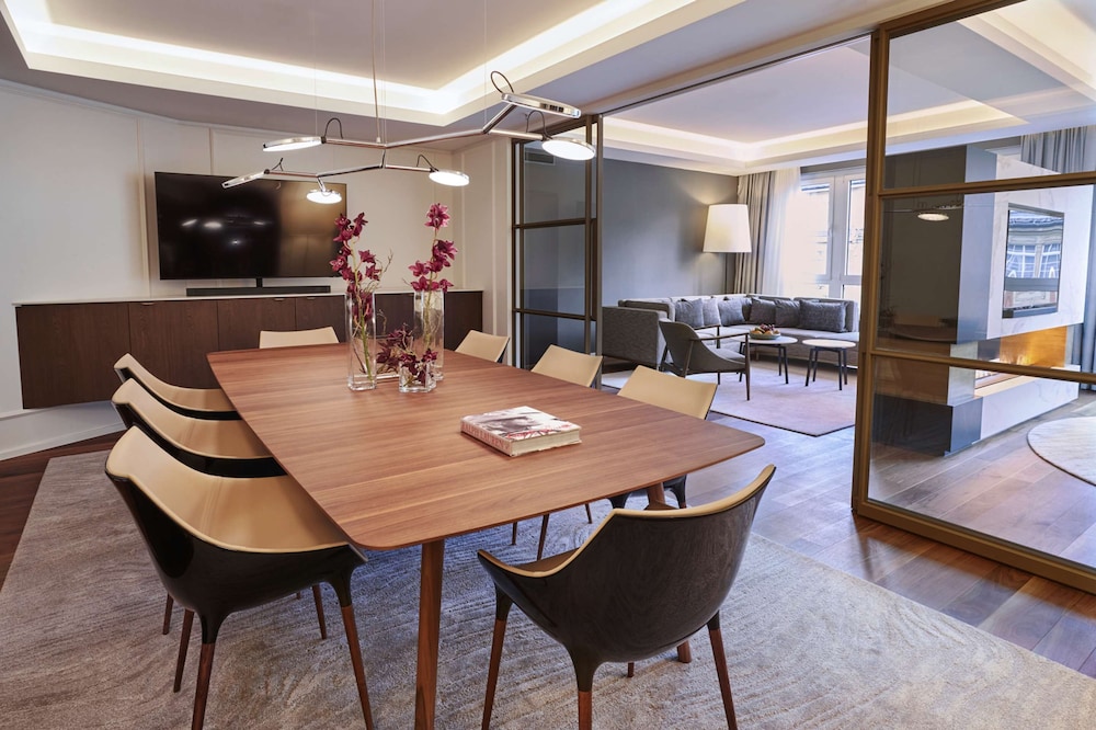 Deluxe Room - Photo 12