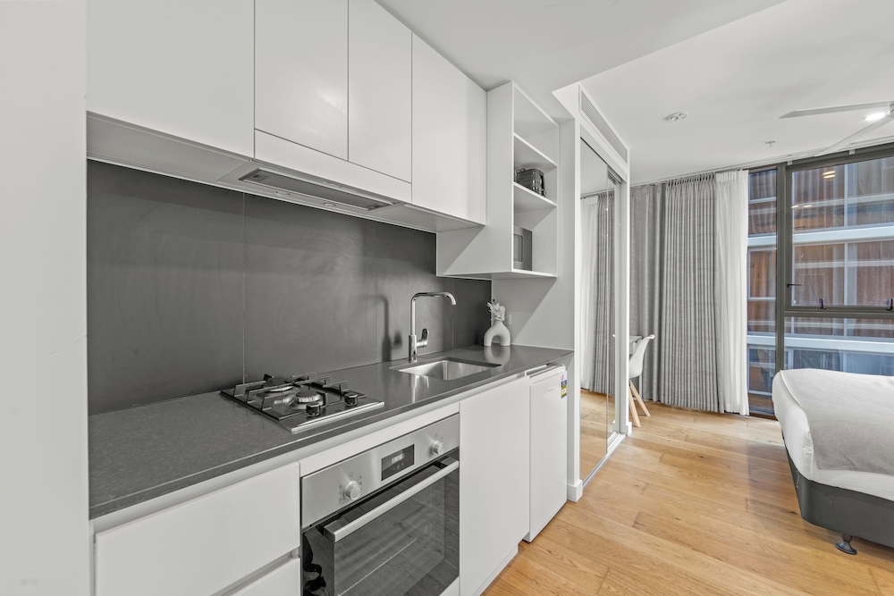 Studio Apartment - No Car Park - Photo 6