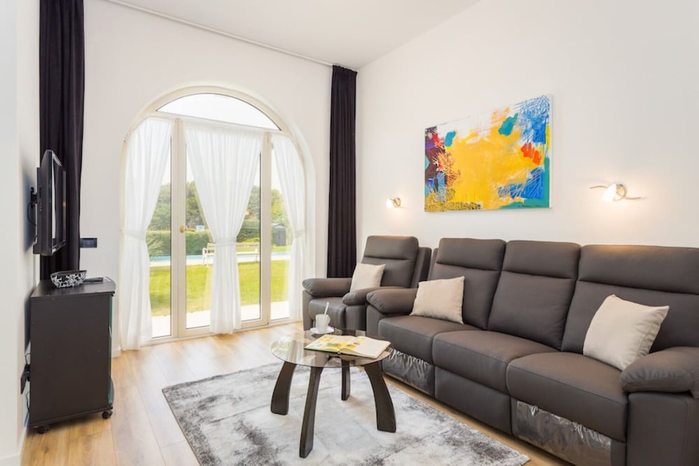 Apartment (Fimi- With Swimming Pool - A3 Bw(3))