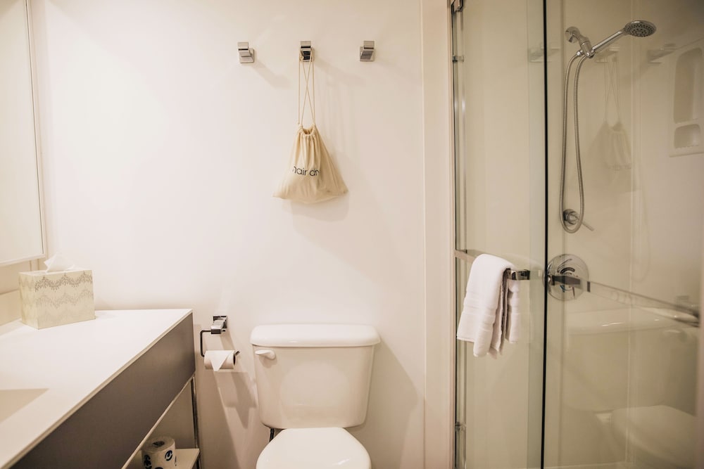 Standard Room, 1 King Bed, Oceanfront - Photo 2