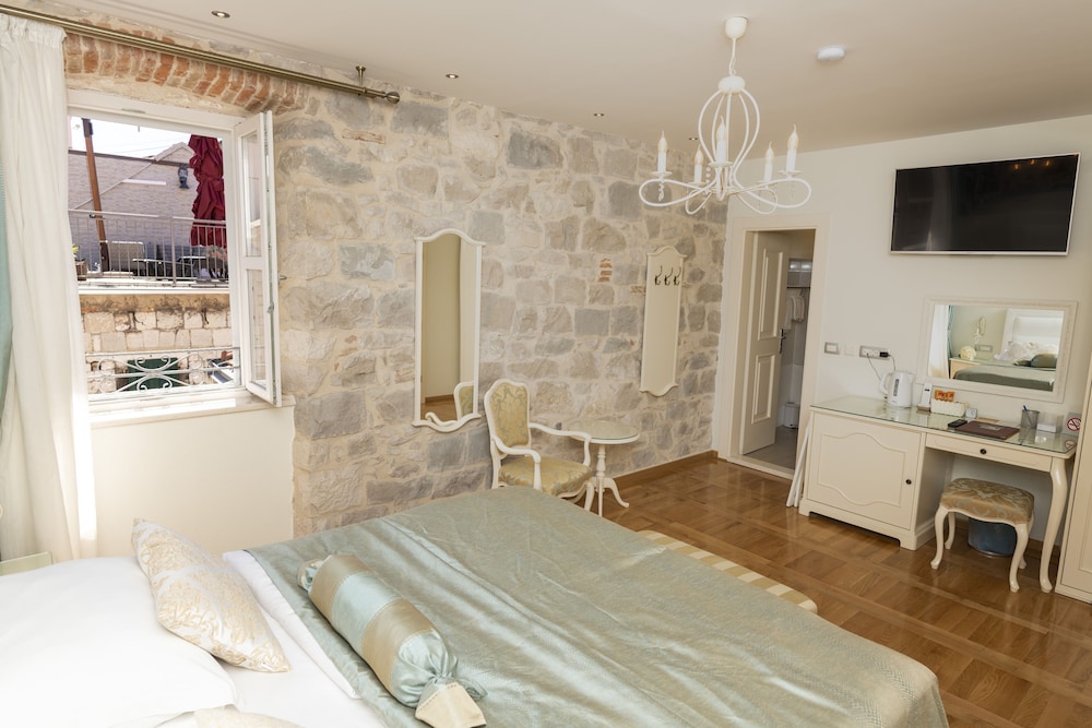 Superior Room, 1 King Bed photo 2