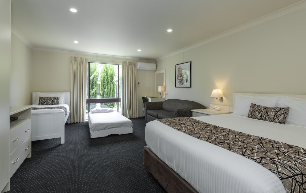 Family Room, Multiple Beds, Refrigerator & Microwave, Ground Floor photo 1