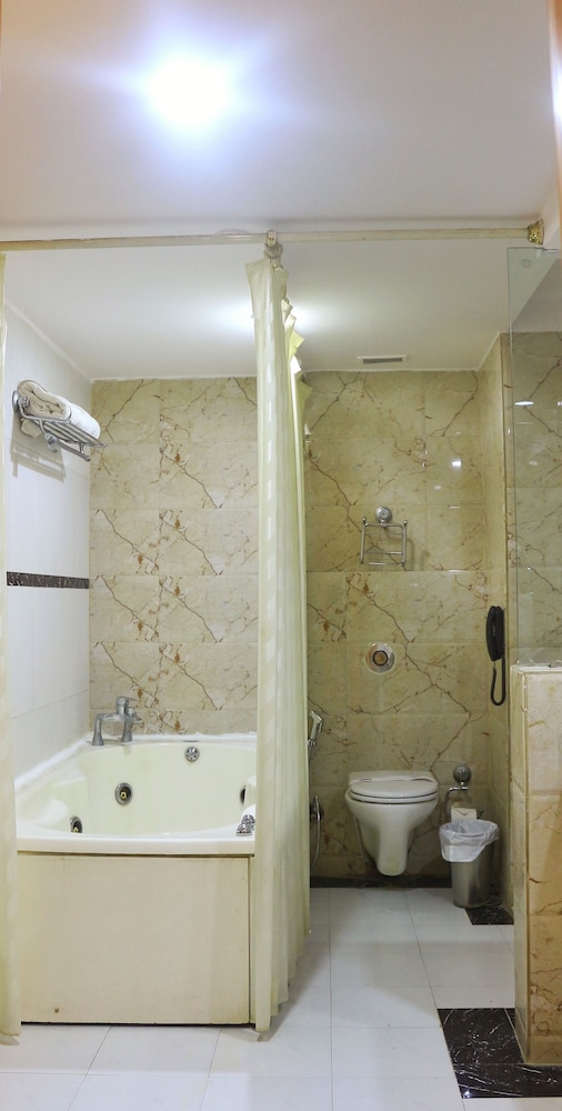 Deluxe Room - Photo 2