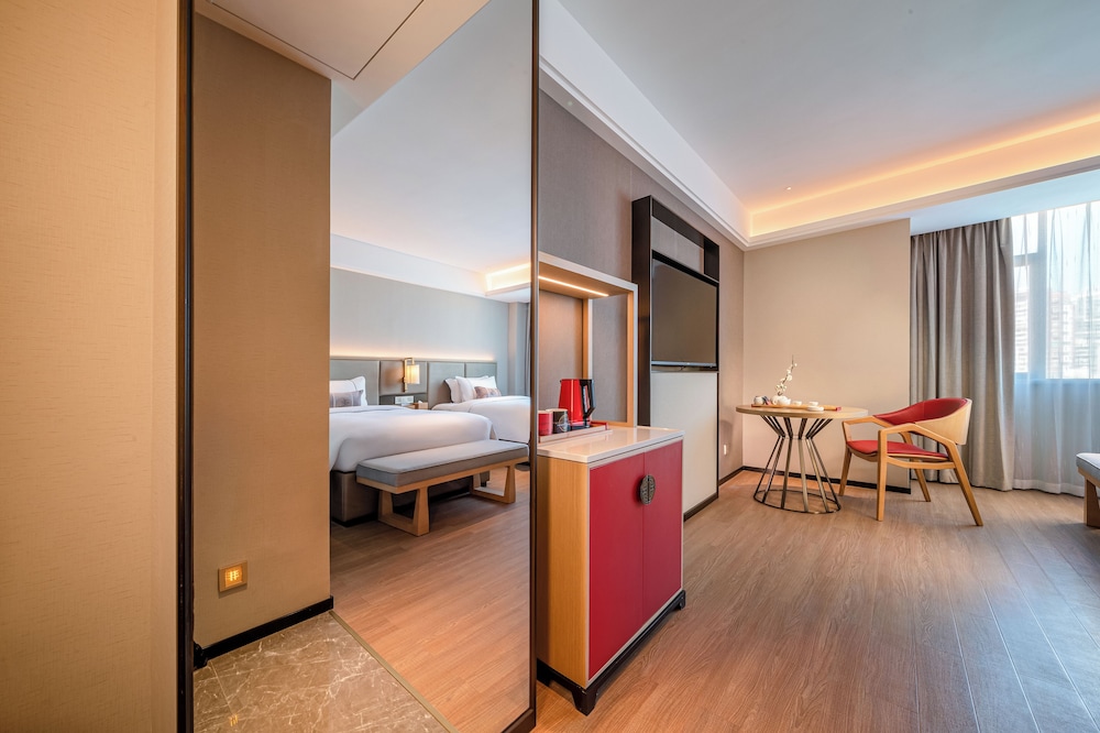 Superior Double Room, City View photo 2