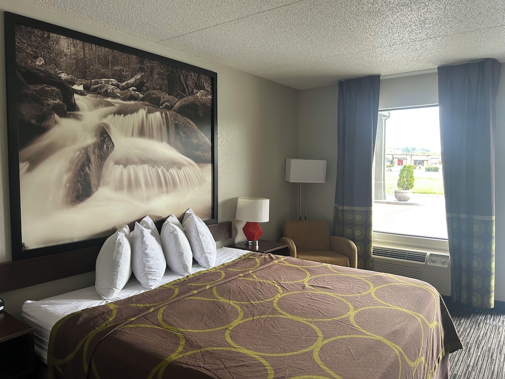 Standard Room, 1 King Bed, Non Smoking - Photo 4
