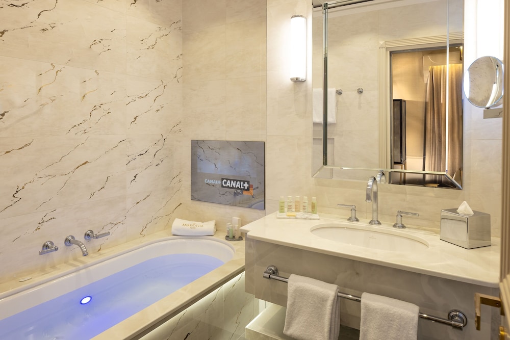 Junior Suite top floor photo 3