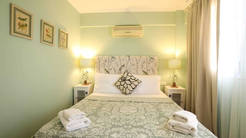 Deluxe Garden Room