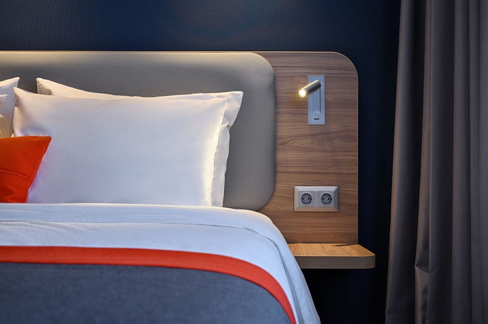 Standard Room, 1 King Bed with Sofa bed (Free Breakfast) - Photo 2