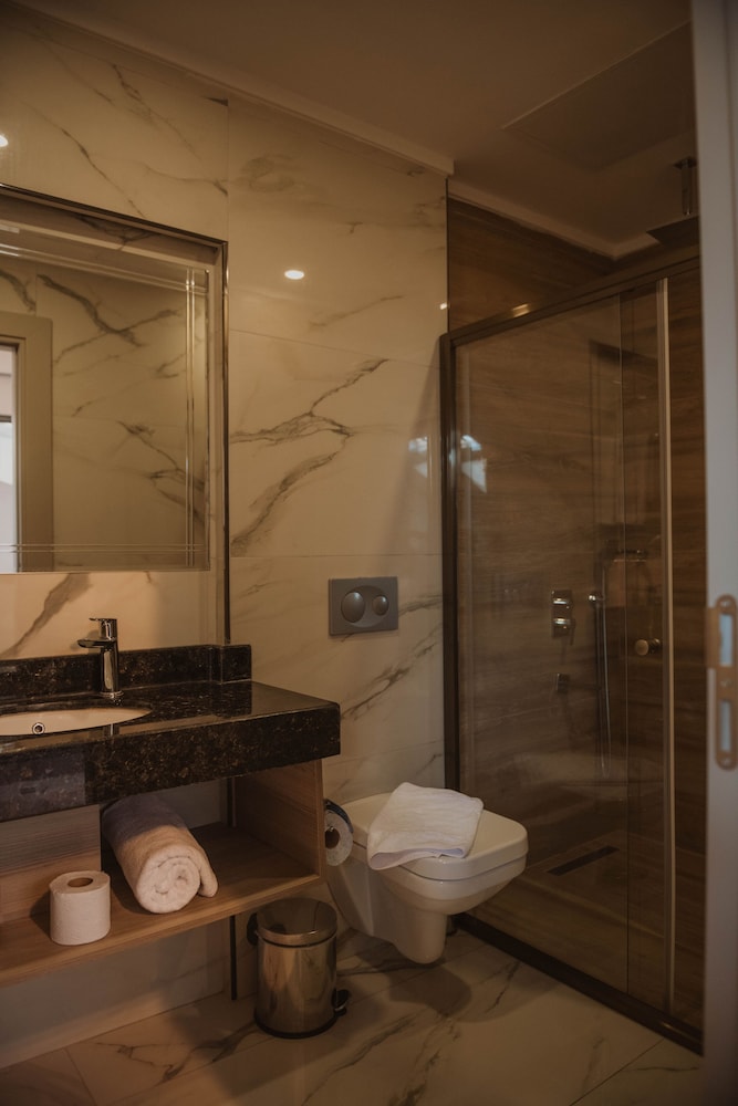 Trapezus Suite with Jacuzzi and fireplace photo 2