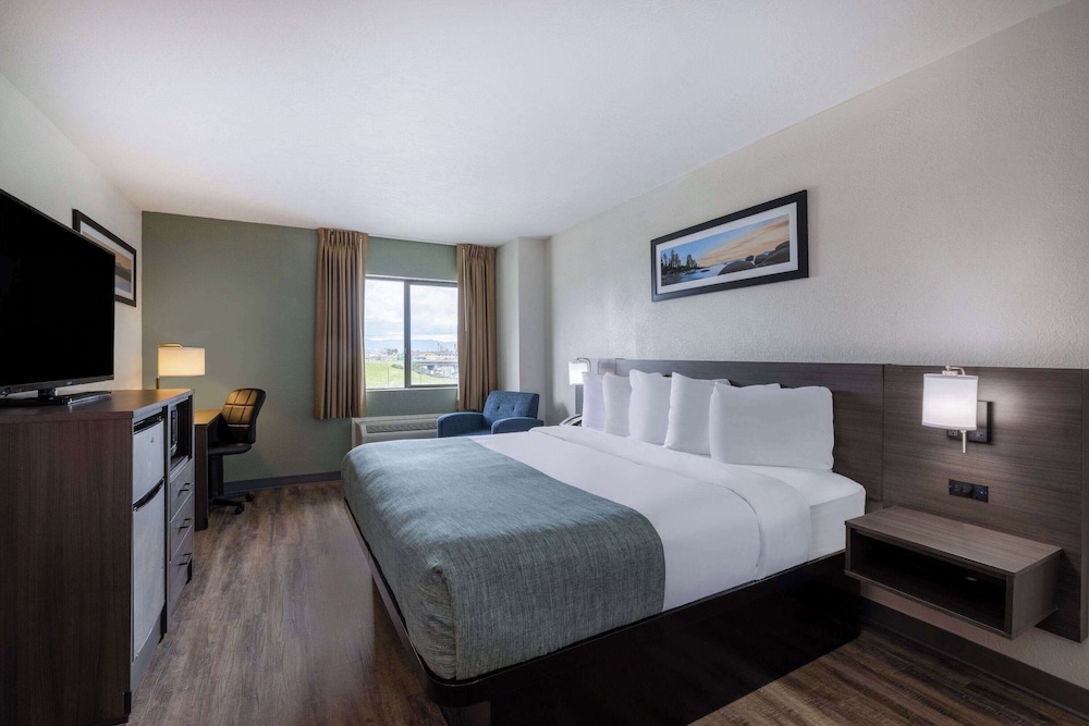 Suite, 1 King Bed, Non Smoking photo 2