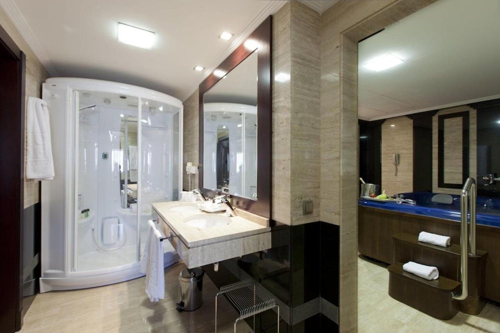 Grand Suite, Hot Tub (Jacuzzi) - Photo 5