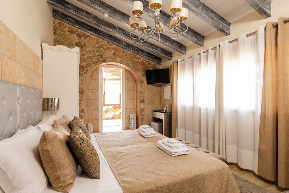Deluxe Double Room, Air conditioning, Mountain View