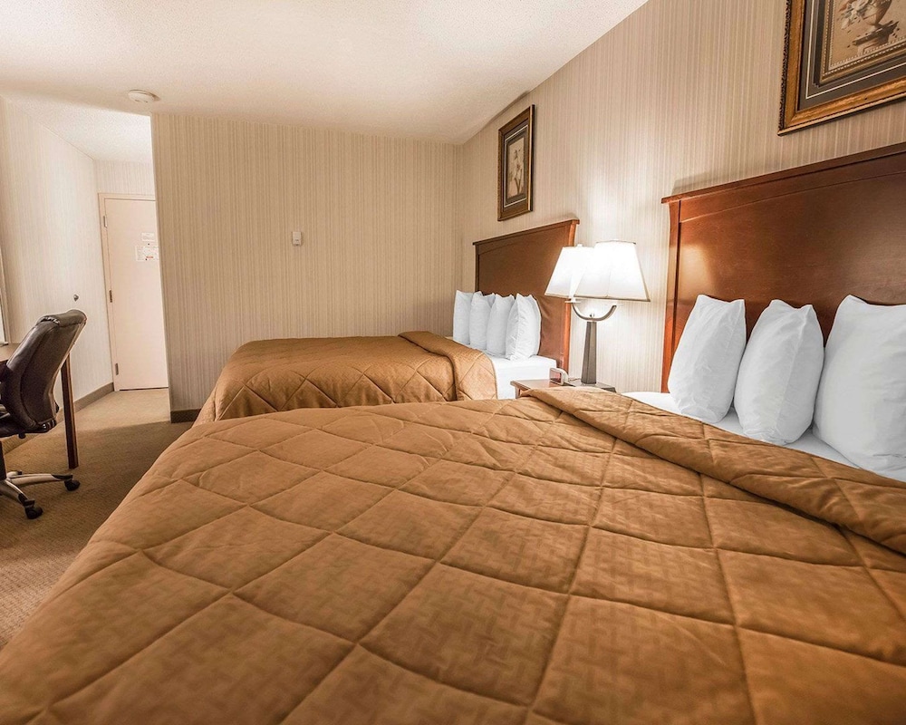 Standard Room, 2 Queen Beds, Non Smoking - Photo 2
