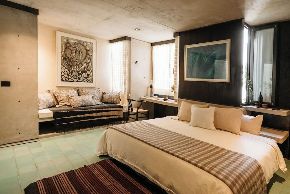 Deluxe Triple Room, Courtyard View photo 1