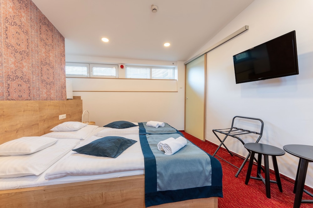 Standard Double or Twin Room, Courtyard View photo 2