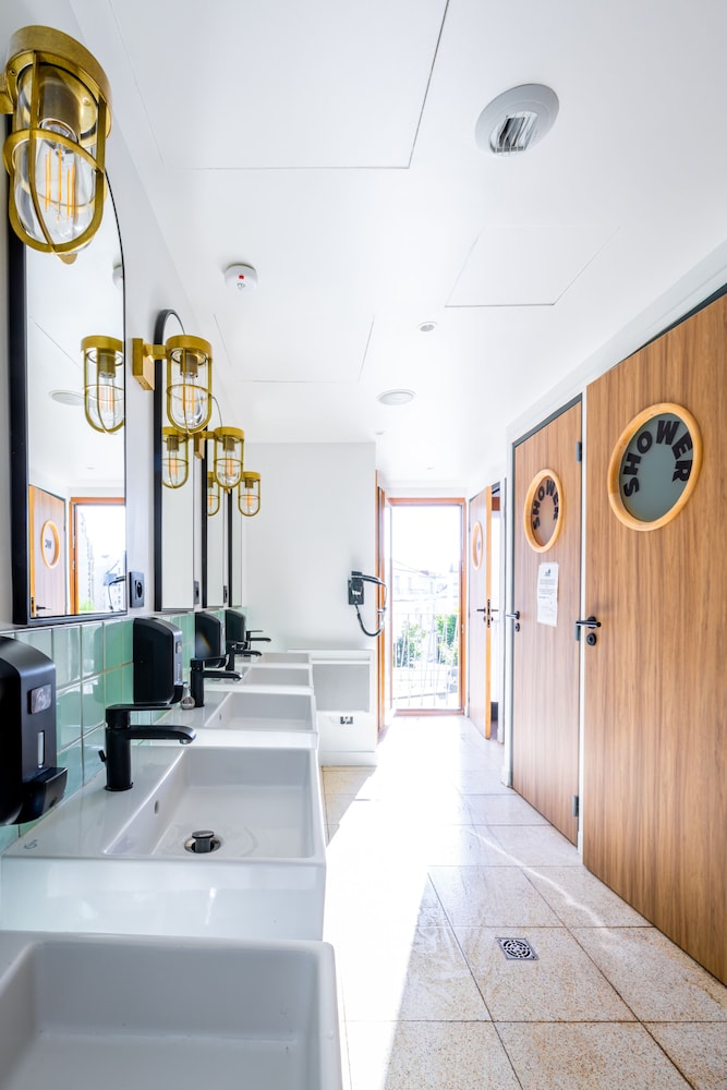 Dortoir privatif de 8 lits salle de bain commune photo 2