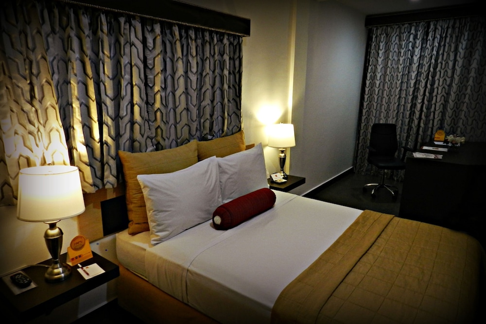 Standard Room, 2 Queen Beds photo 3
