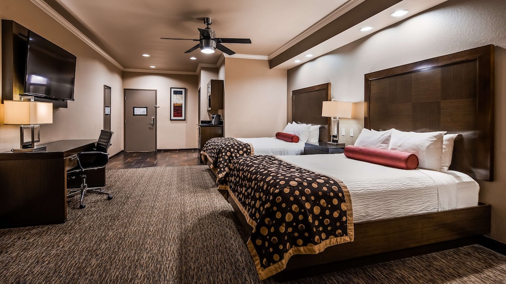 Standard Room, 2 Queen Beds, Refrigerator & Microwave, Courtyard View - Photo 3
