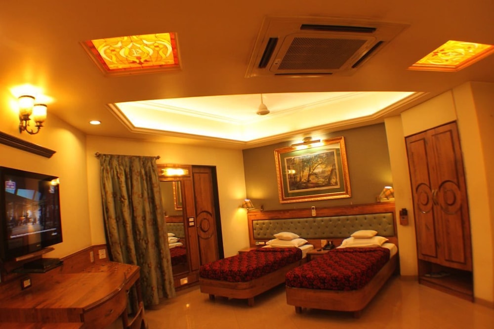 Luxury Room, Multiple Beds, Non Smoking photo 3