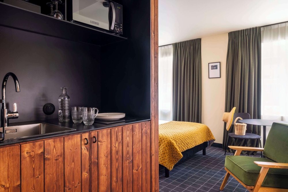 Comfort Room, 1 Queen Bed, Non Smoking, Kitchenette - Photo 8