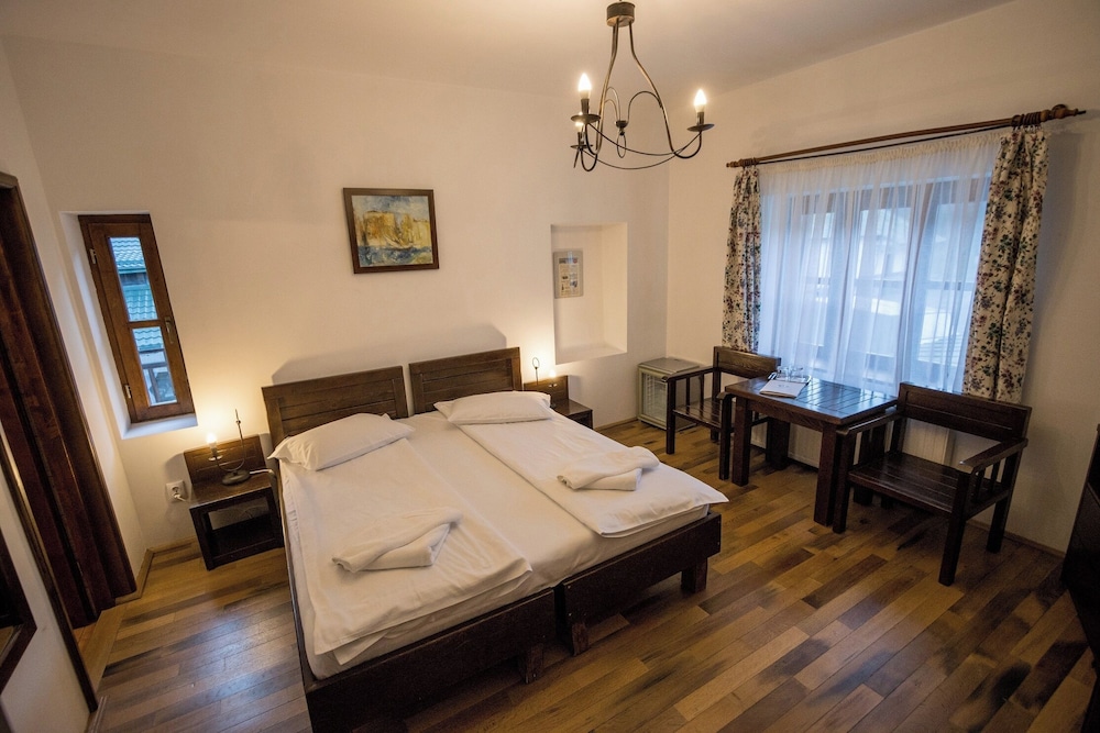 Basic Double or Twin Room photo 2