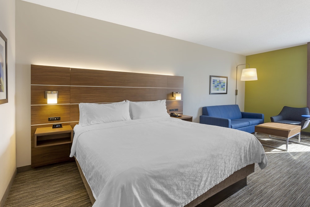 Suite, 1 King Bed with Sofa bed (Wet Bar) - Photo 1