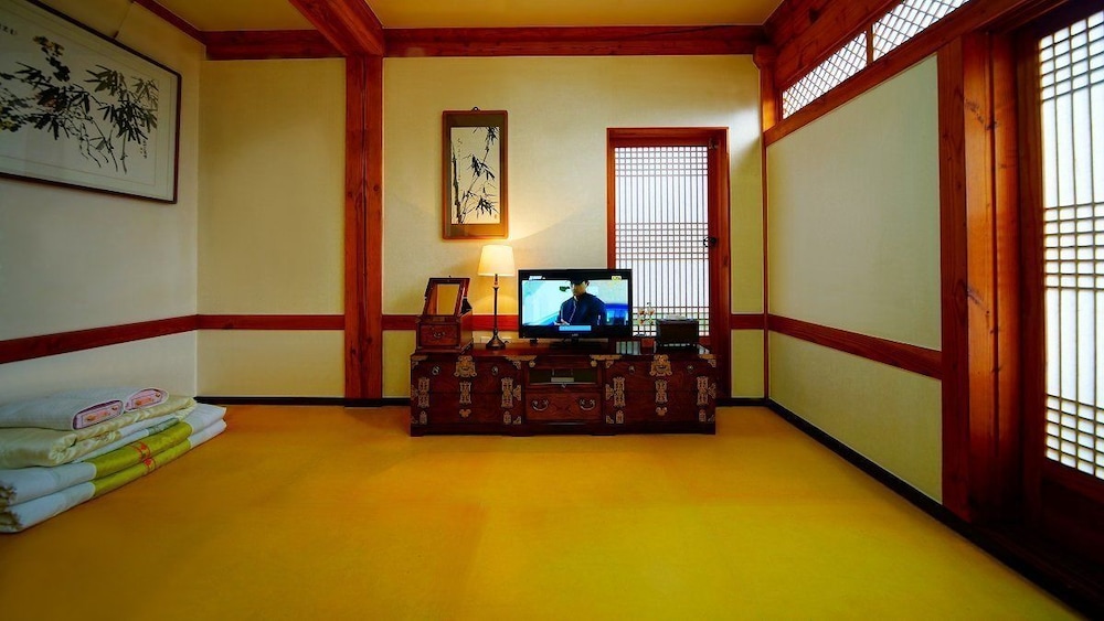 Triple Room, Non Smoking, Private Bathroom (1f, Ondol) photo 1