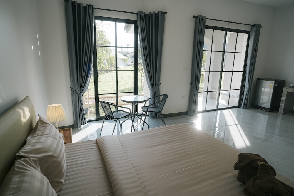 Villa, 1 King Bed, Garden View photo 2