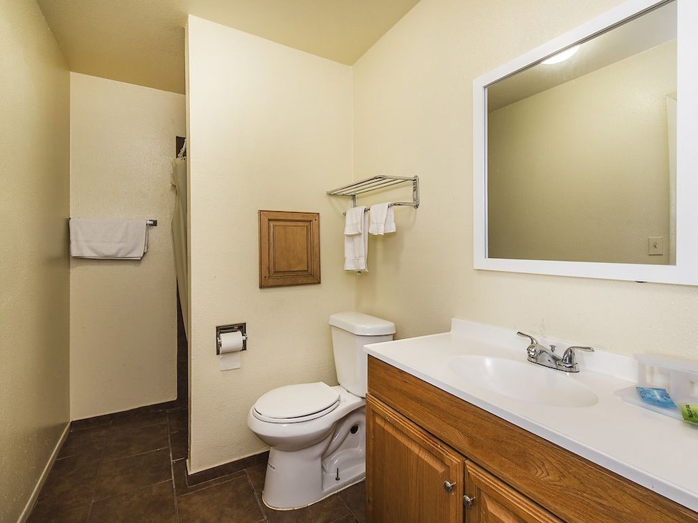 Single Room, 2 Queen Beds photo 2