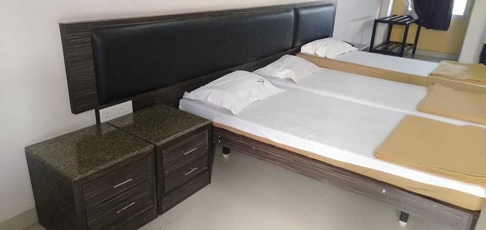 Non AC 3 Bed - Photo 3