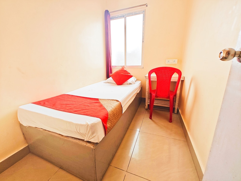 Single Economy Room with Shared Bathroom photo 1