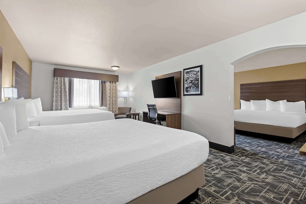 Executive Suite, Multiple Beds, Non Smoking (Larger Room) - Photo 2