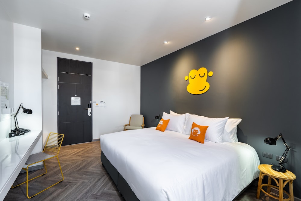 Deluxe Double Room, Bathtub - Photo 4