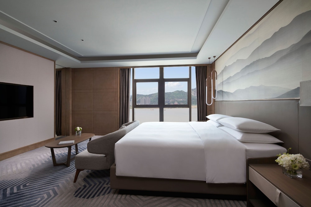 Club Suite, 1 Bedroom, River View - Photo 1