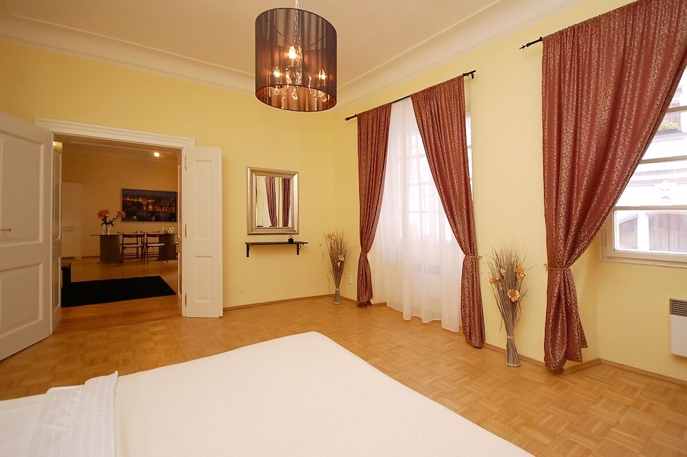 Family Apartment, 1 King Bed with Sofa bed, Kitchenette
