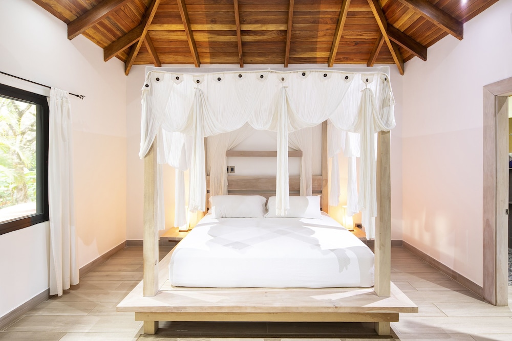 Deluxe Bungalow, 1 King Bed, Garden View