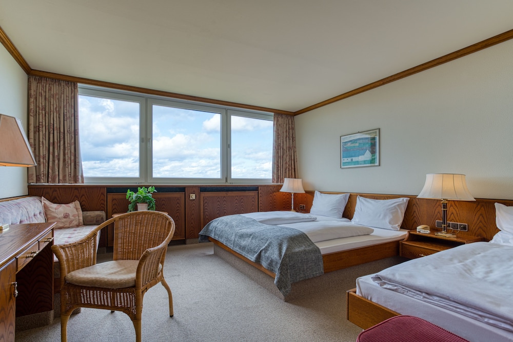 Deluxe Five-bedded Room, Sea View photo 2