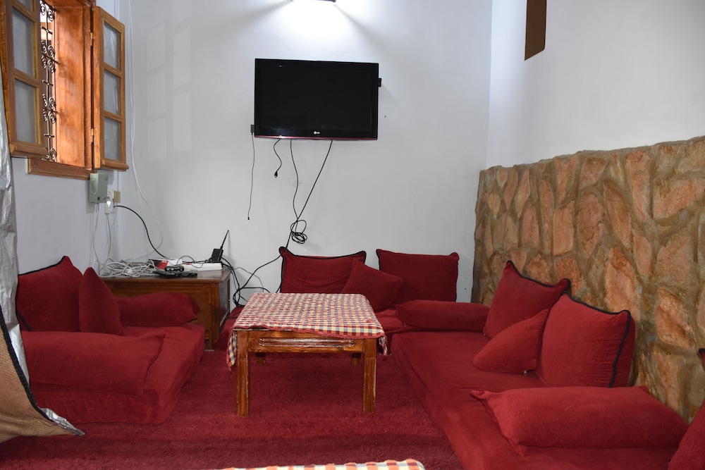 Basic Double Room, 3 Bedrooms photo 3