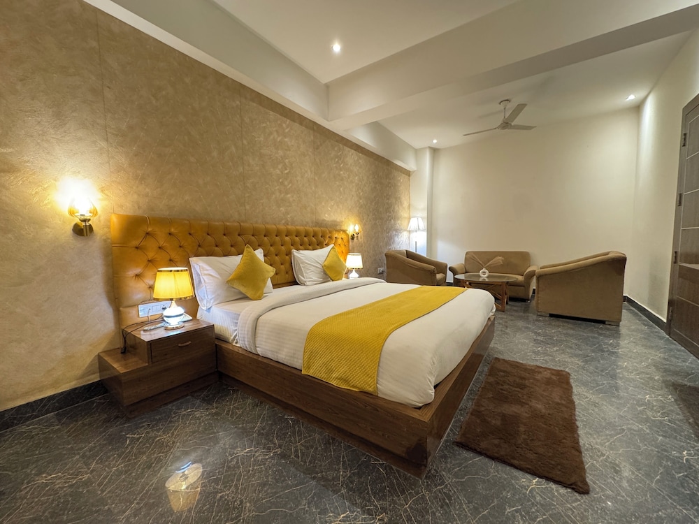 Deluxe Room, City View