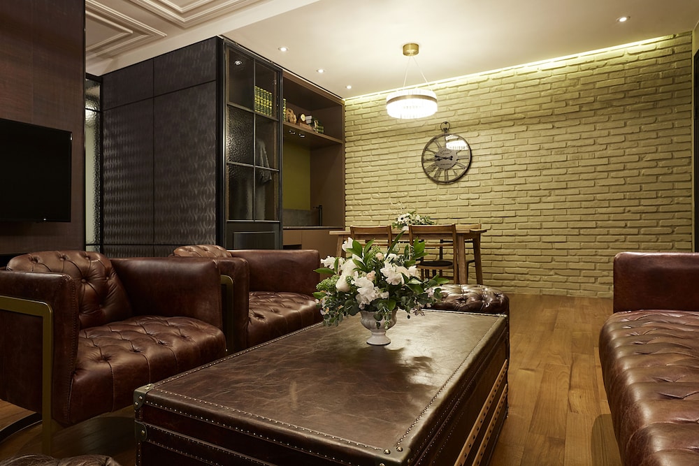 Classic Penthouse -Terrace bathtub unavailable Dec-Mar,extra person fee collects on site more than 2 photo 3