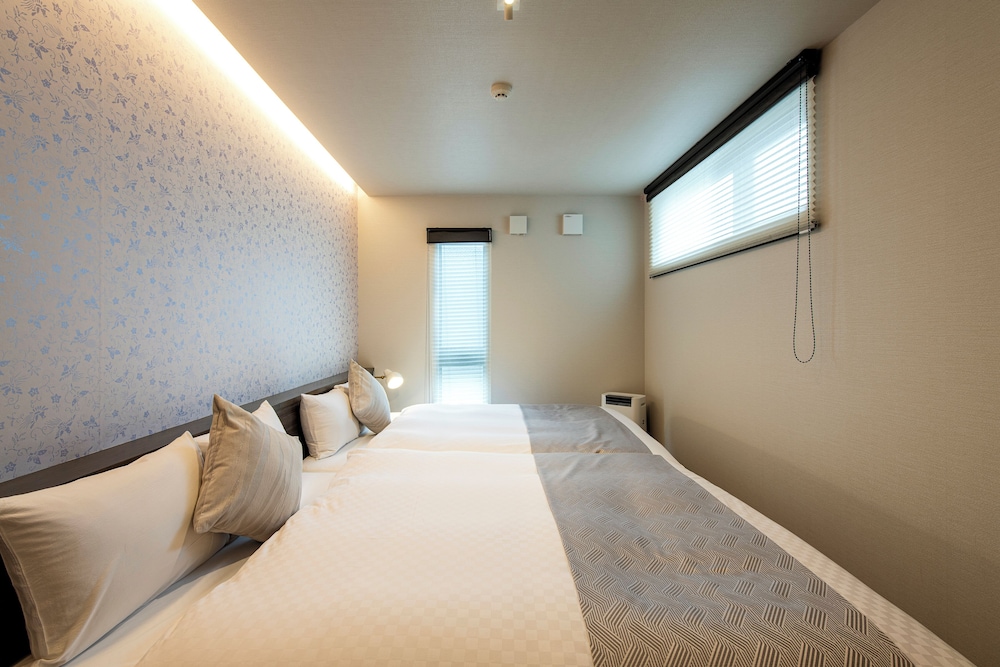 Quad Double Bed Suite - Photo 16