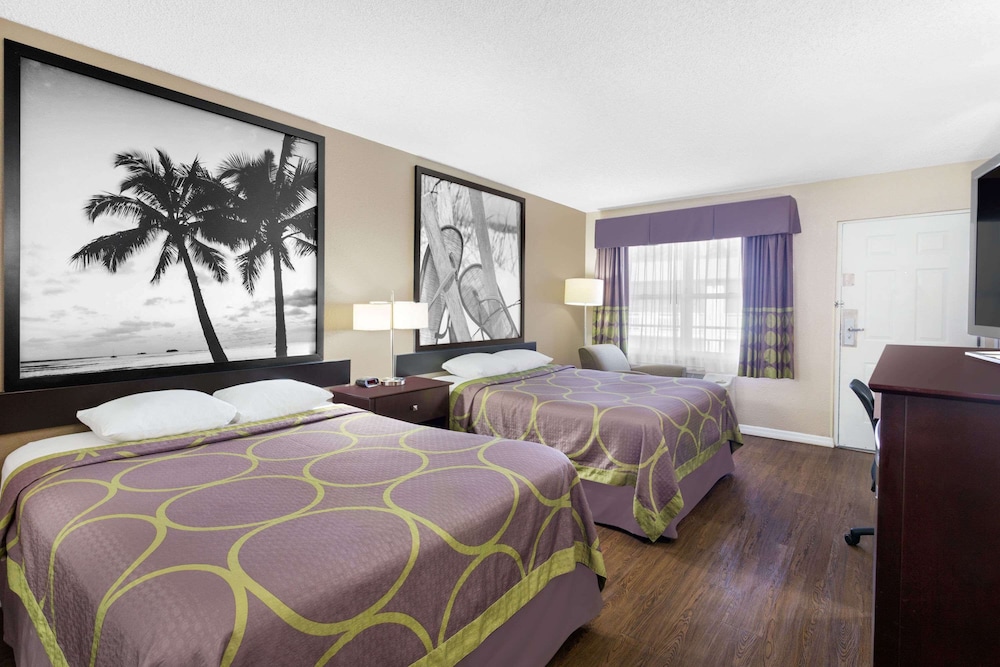 Room, 2 Queen Beds, Smoking photo 1