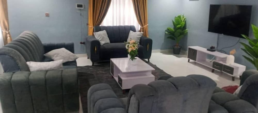 Apartment, 3 Bedrooms, Air conditioning photo 1