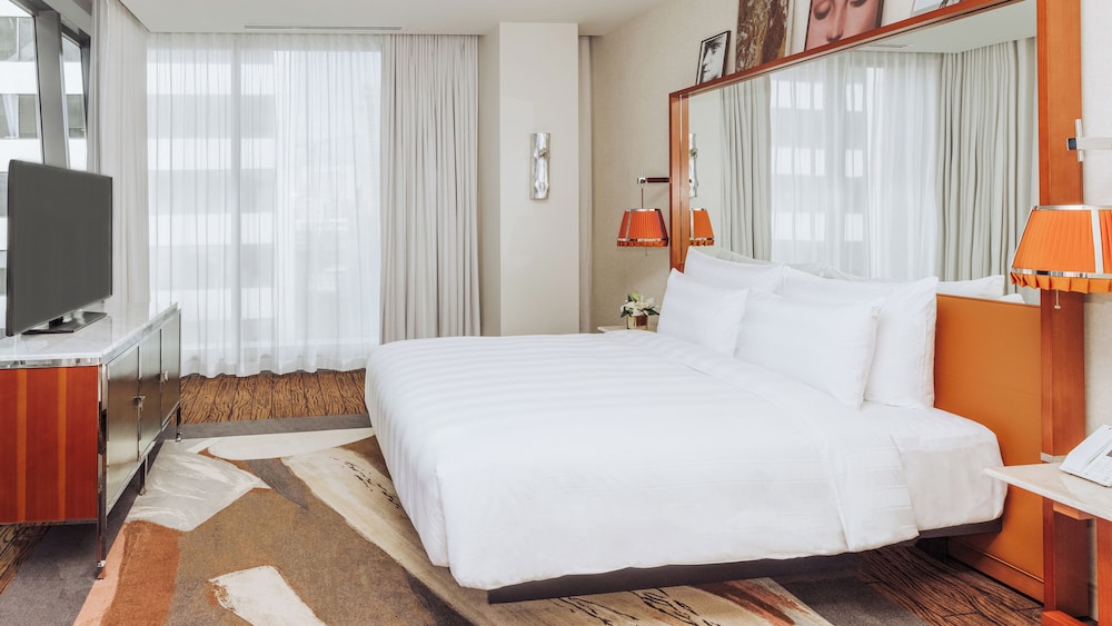 Premier Room, 1 King Bed, City View