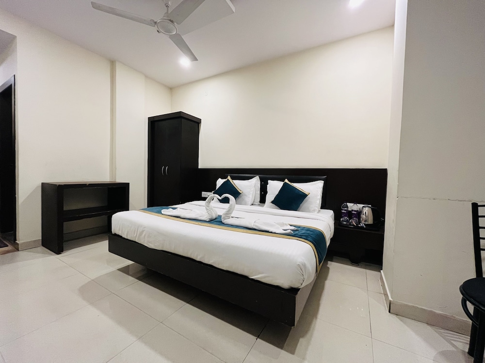 Deluxe Room - Photo 8