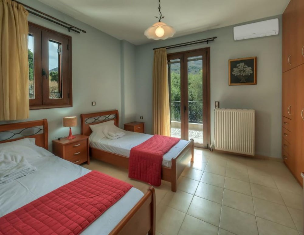 Villa photo 2