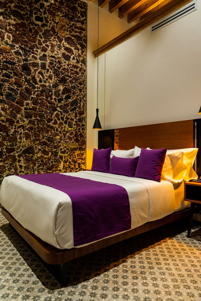 Junior Suite 1 Queen Bed photo 1