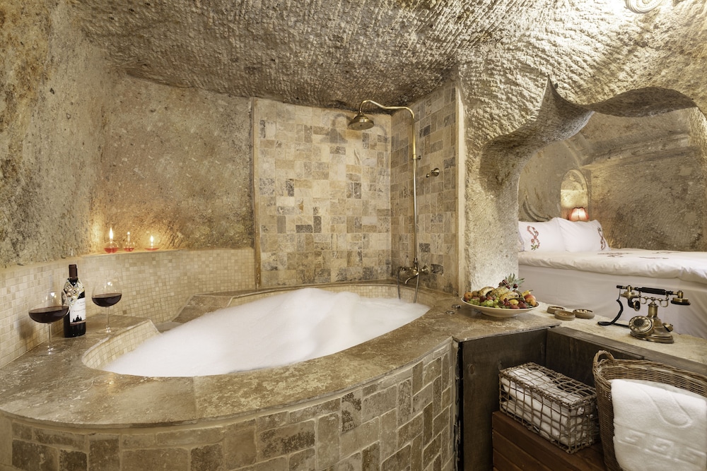 Superior Suite - Photo 22